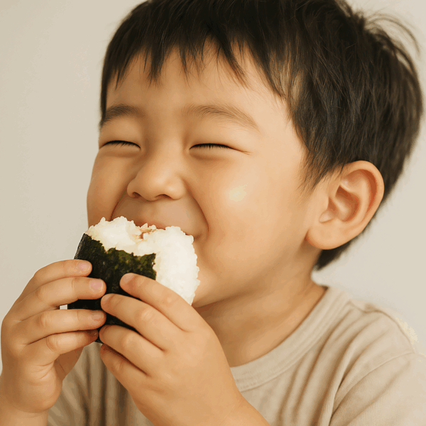 今、梅おにぎりがアツい！巷で人気の梅おにぎりレシピ3選 —家族みんなで楽しめる梅おにぎりを作ろう♪