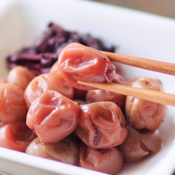 梅干しによる効果はどんなことがあるの？実際に起こる良い効果と食べ方の注意点について解説