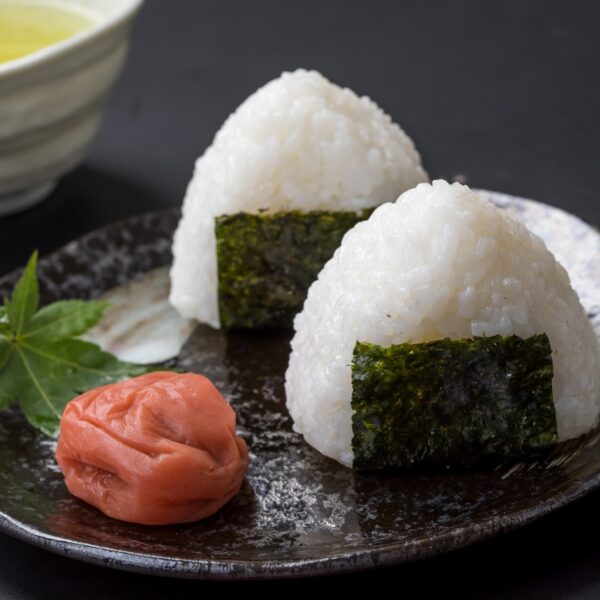 梅干しおにぎりの簡単レシピ｜美味しく作るためのコツも合わせて紹介