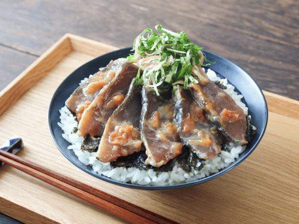 カツオ丼